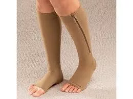 Cipzáras bézs kompressziós zokni S/M